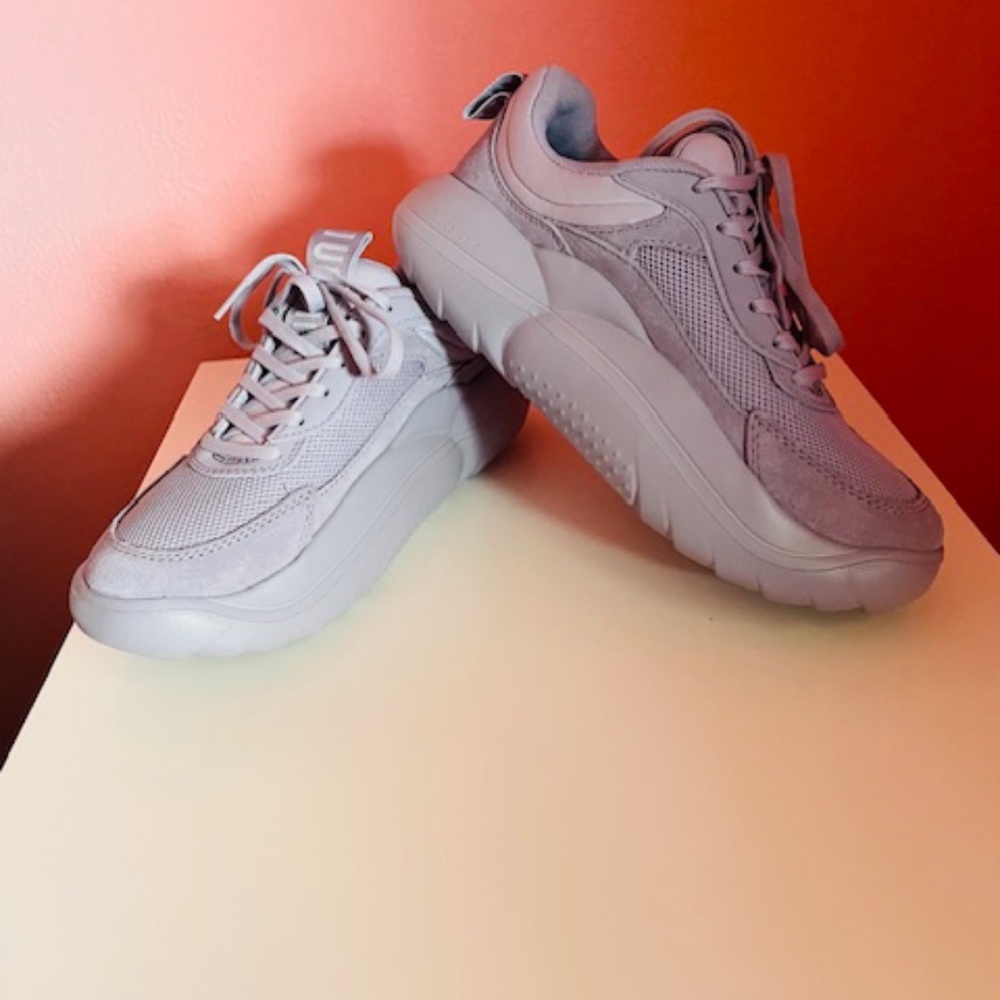 UGG LA CLOUD TRAINERS "LAVENDER FOG" SIZE 8 NEW !!!